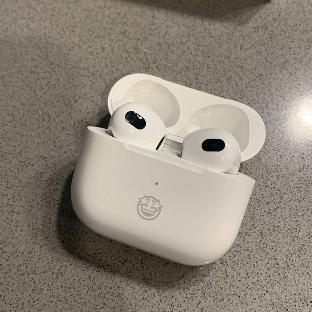 3rd generation airpods!🎧